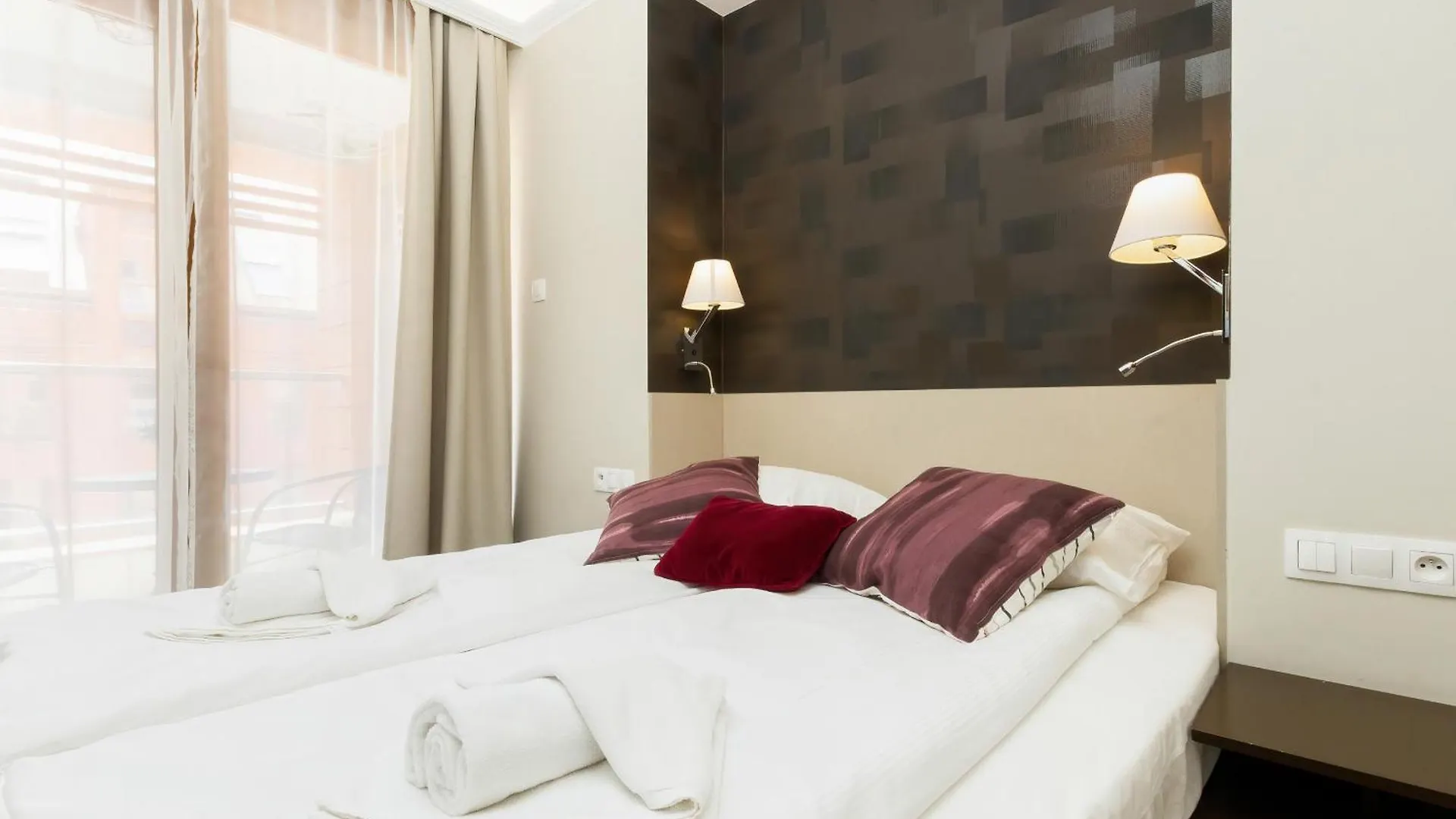Stunning 2 Bedroom Apartment & Motlawa River View In Gdansk By Noclegi Renters