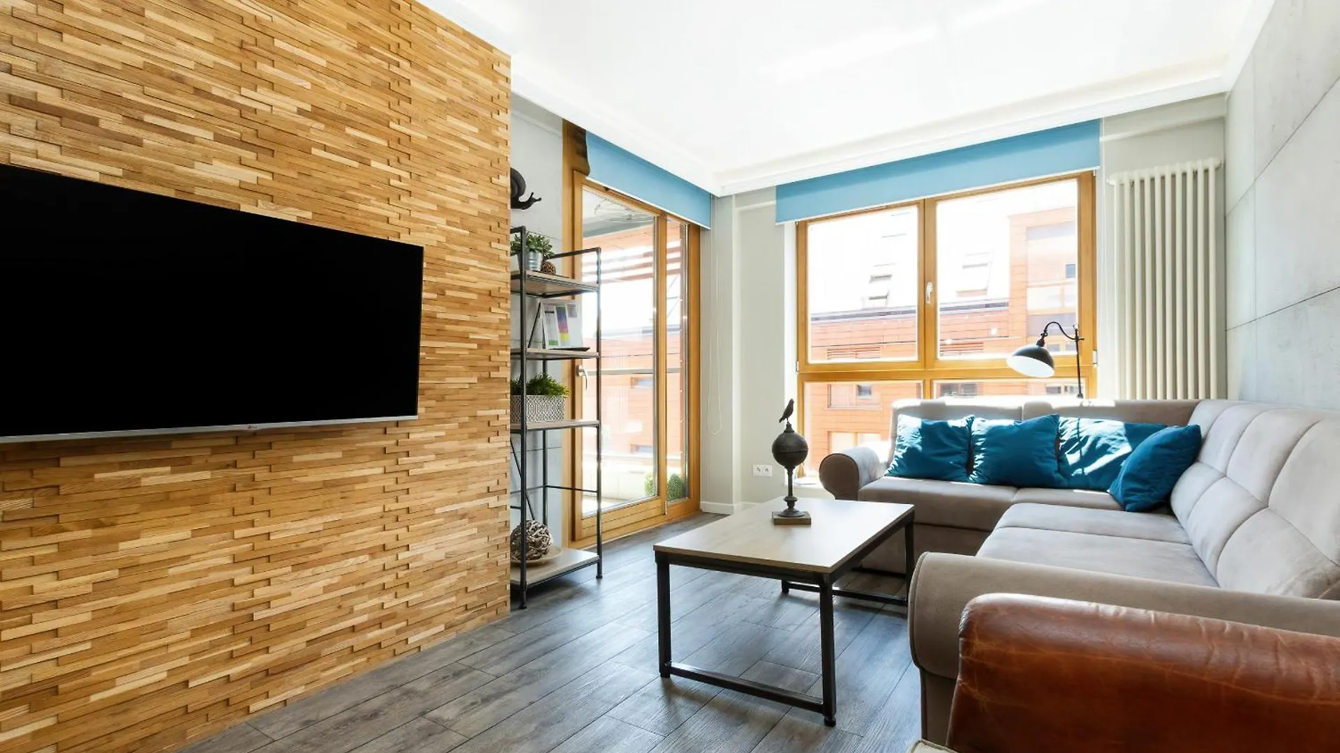 Stunning 2 Bedroom Apartment & Motlawa River View In Gdansk By Noclegi Renters
